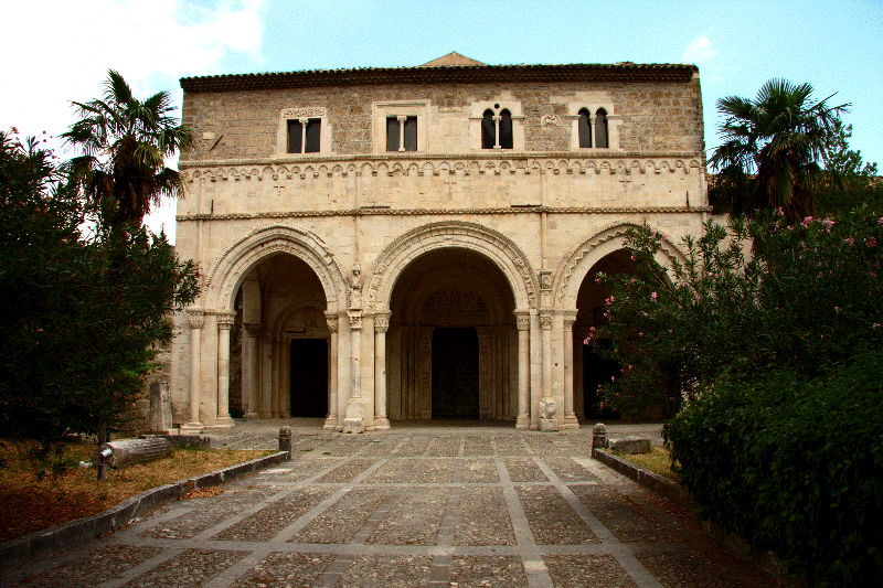 Mainistir San Clemente agus Casauria - San Clemente | Secret World Trip Planner