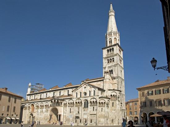 मोडेना कॅथेड्रल - Modena | Secret World Trip Planner