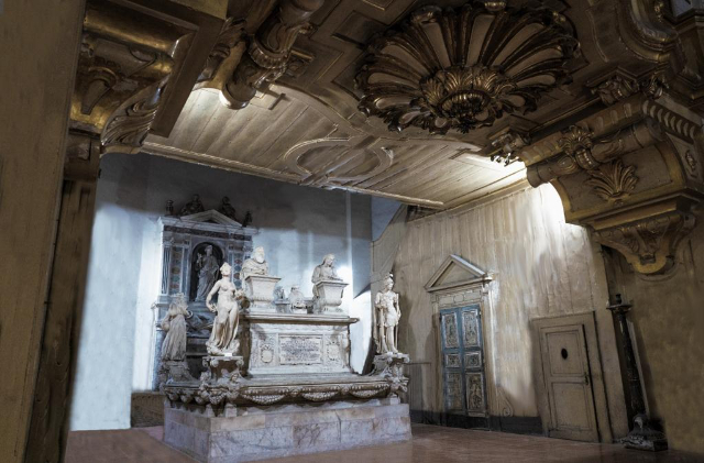 Basilica di San Giacomo degli Spagnoli - Napoli | Secret World Trip Planner