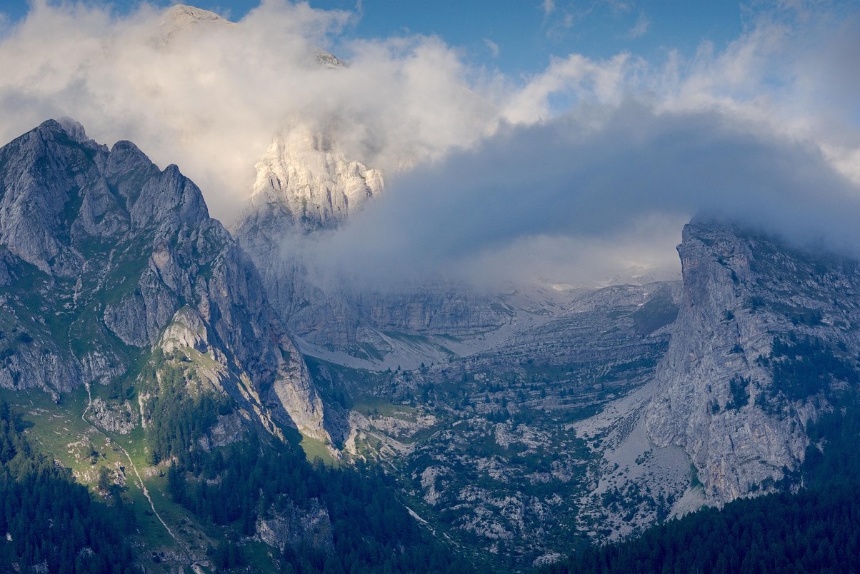 Känd som Pärlan av Dolomiterna, Madonna di Campiglio - Madonna di Campiglio | Secret World Trip Planner
