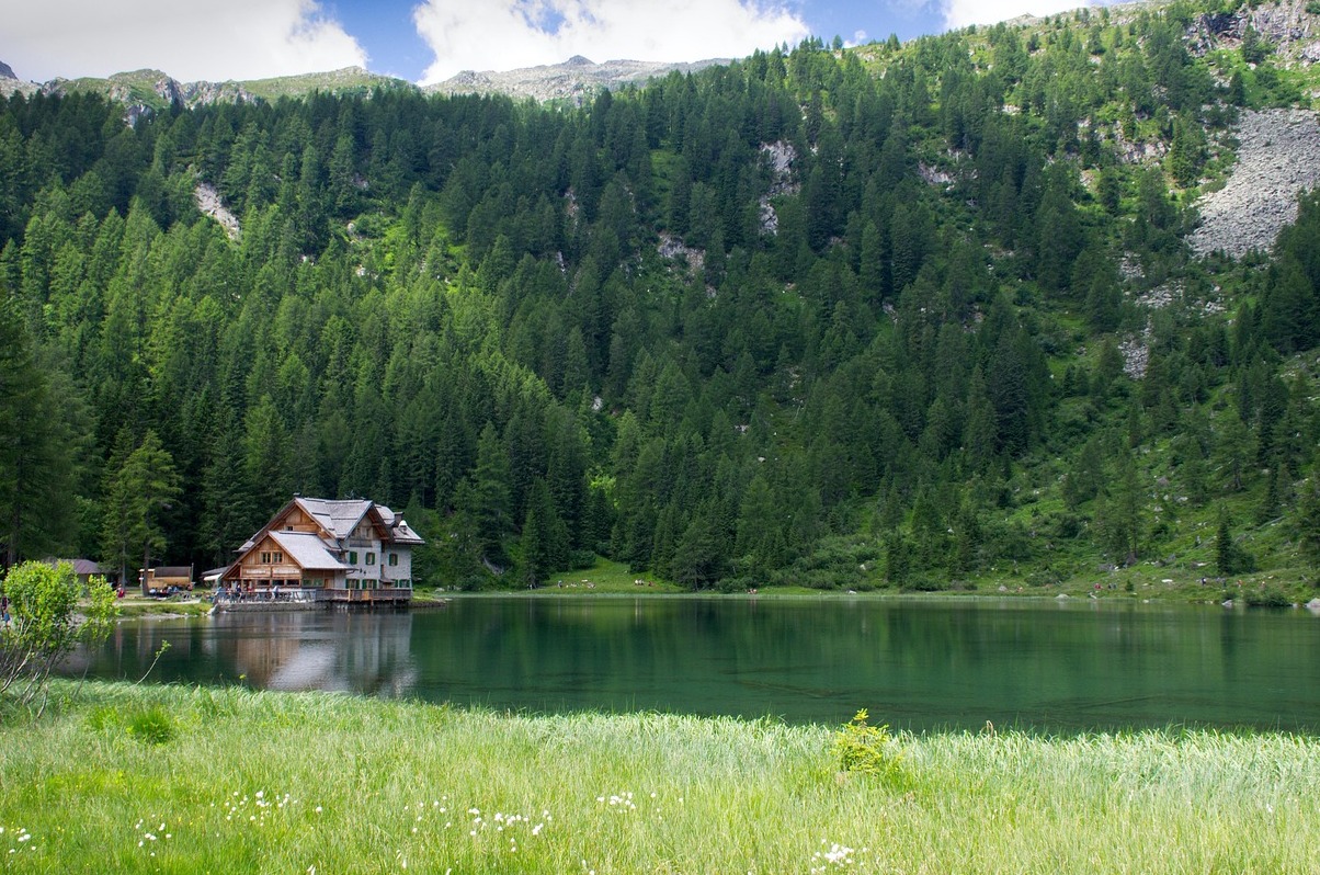 Känd som Pärlan av Dolomiterna, Madonna di Campiglio - Madonna di Campiglio | Secret World Trip Planner