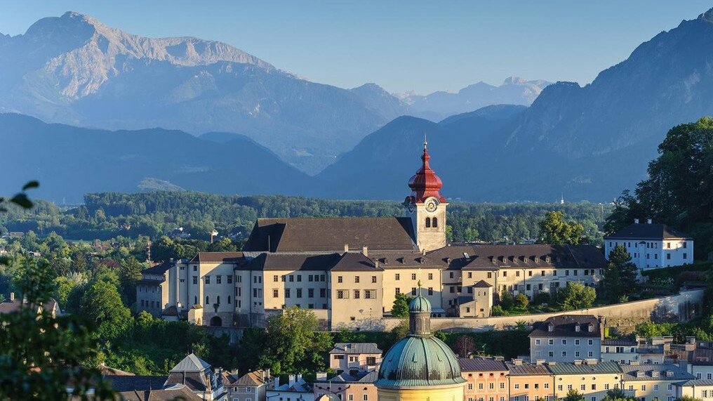 சால்ஸ்பர்க் மற்றும் Benedictine Nonnberg கான்வென்ட் - Salzburg | Secret World Trip Planner