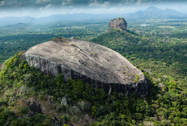 პიდურანგალას კლდე და ბუდას ქანდაკება - Sigiriya | Secret World Trip Planner