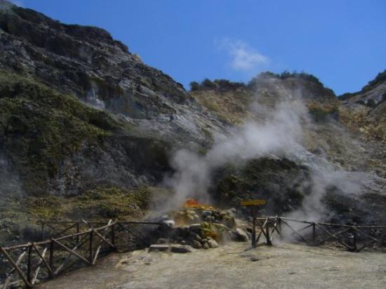 સોલફતરા - Solfatara di Pozzuoli | Secret World Trip Planner