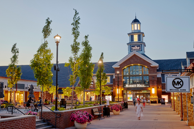Woodbury Common Premium Outlets: New York City külterületén a bolondok álma - Woodbury | Secret World Trip Planner