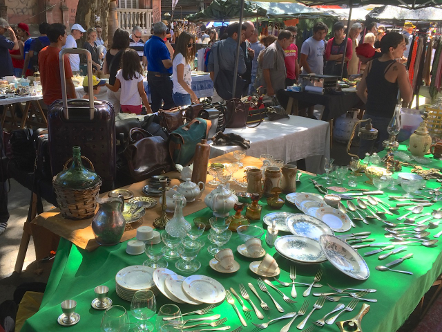 Tristan Narvaja Fair - Montevideo | Secret World Trip Planner