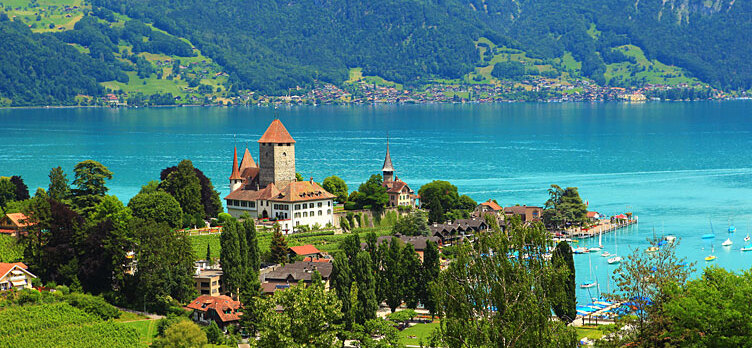 Svájc látványos hegyeket és völgyeket kínál, ahol pihenhet és sportolhat. | Secret World Trip Planner