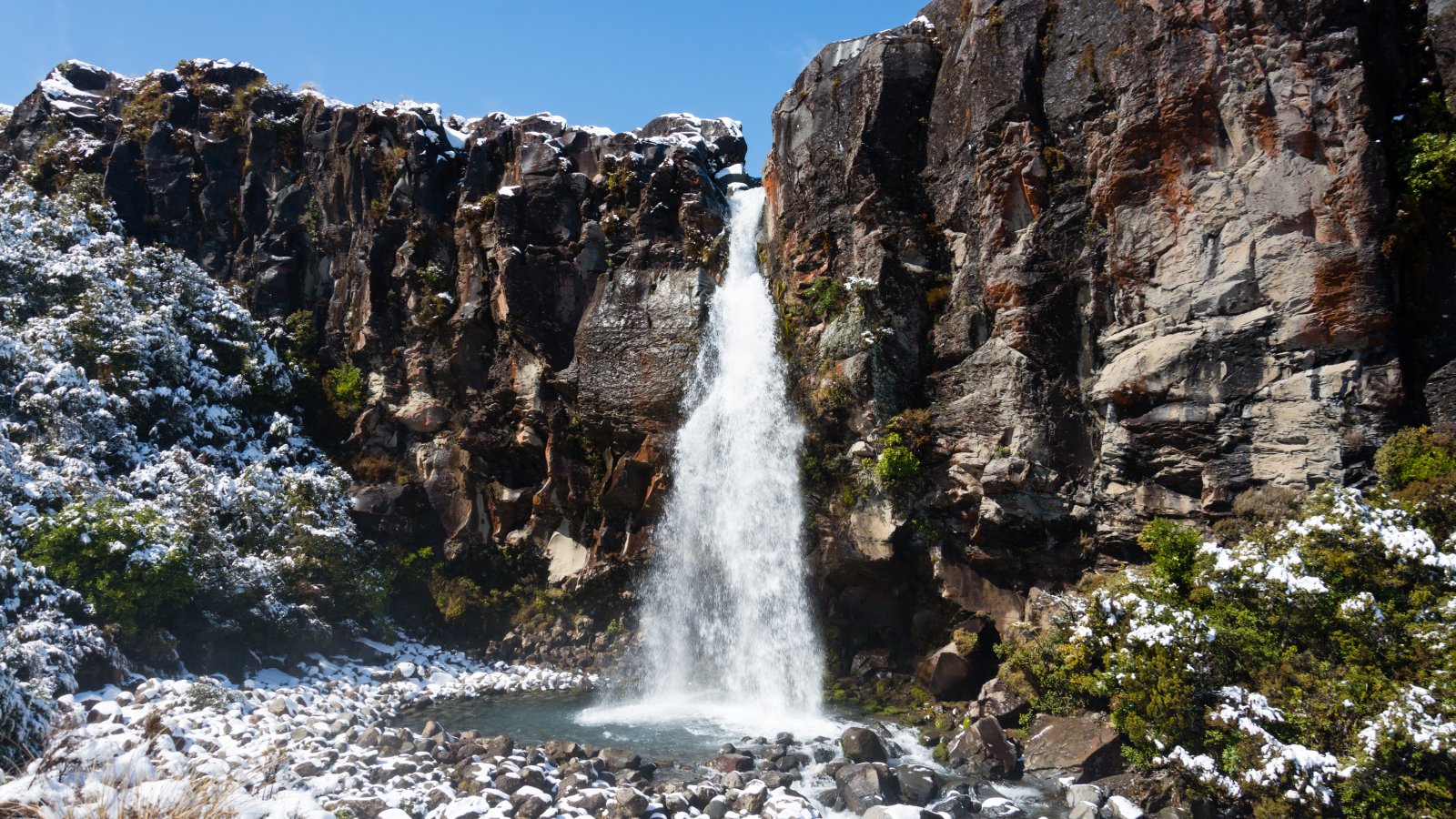 Nowa Zelandia / Taranaki Falls  - Tongariro National Park | Secret World Trip Planner