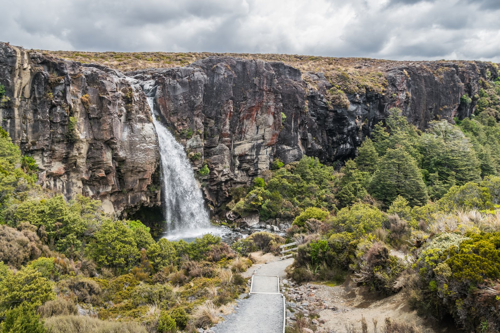 Nowa Zelandia / Taranaki Falls  - Tongariro National Park | Secret World Trip Planner