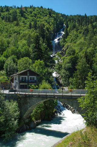 Cascata di Lenteney - Località Lenteney | Secret World Trip Planner