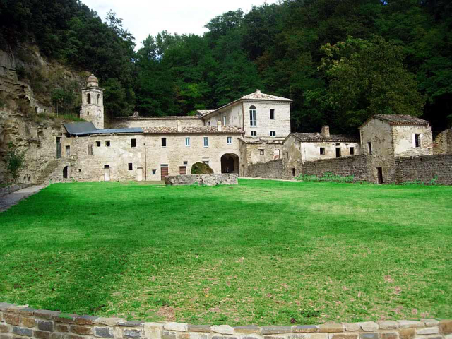 Schitul Peșterilor - Cupramontana | Secret World Trip Planner