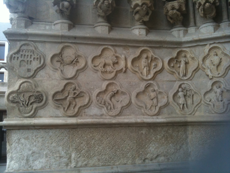 Semnele zodiacale la Catedrala din Amiens - Amiens | Secret World Trip Planner