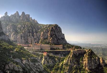 Montserrat ikonik në Kataloni - 08691 | Secret World Trip Planner