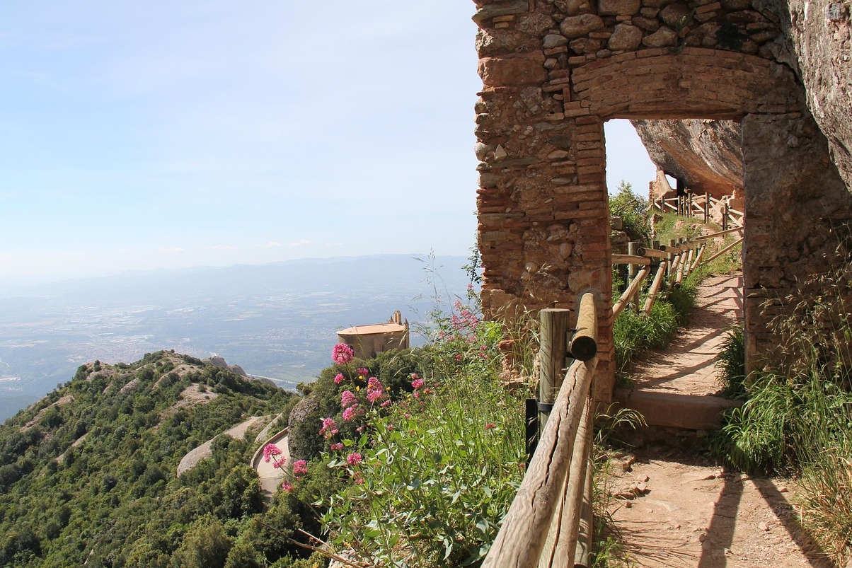 Montserrat ikonik në Kataloni - 08691 | Secret World Trip Planner