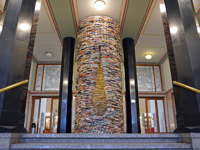 Idiom, the book sculpture - Mariánské nám. 1/98 | Secret World Trip Planner