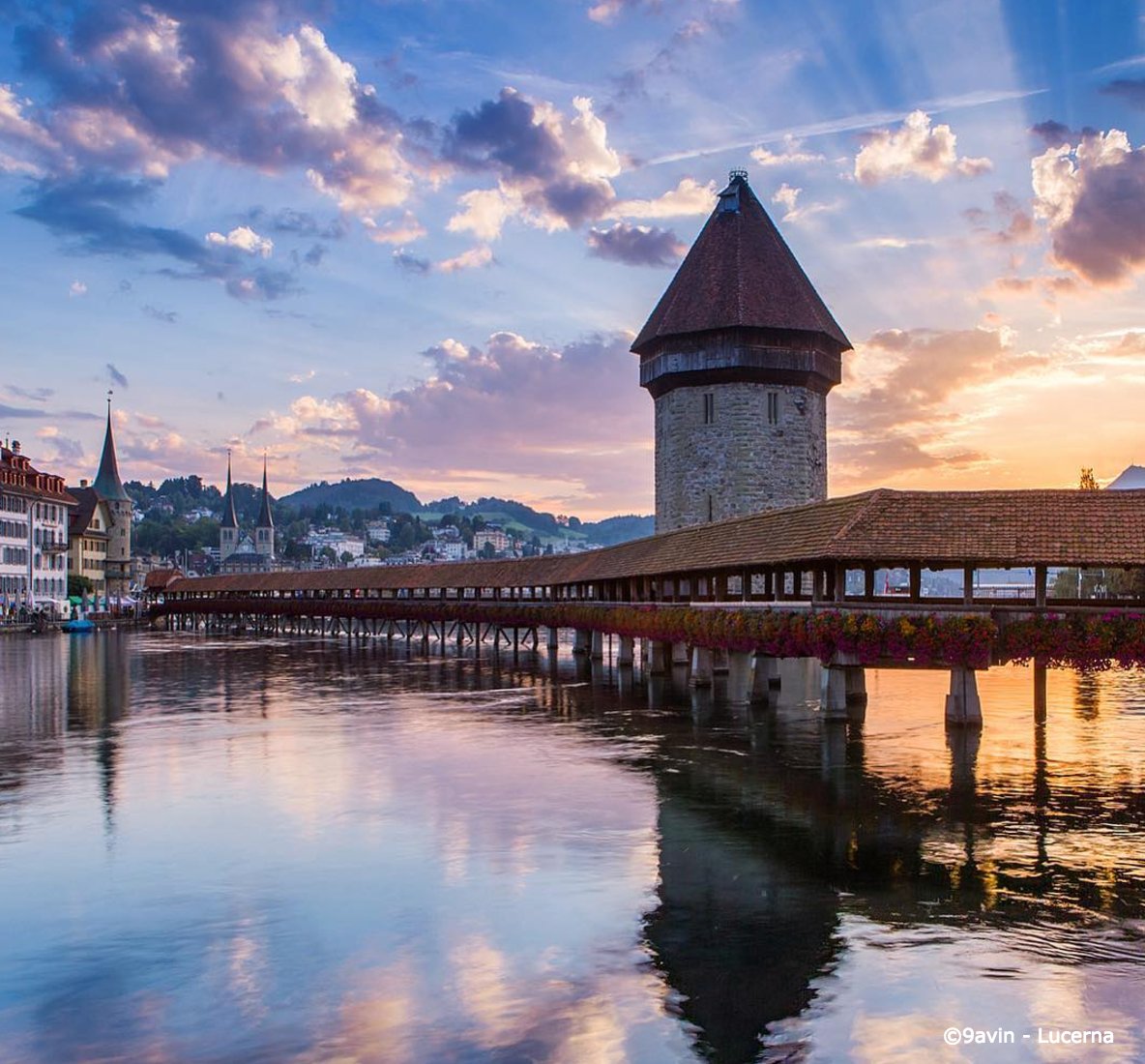 ルツェルンとその美しい木製の橋 カペルブリュッケ Secret World