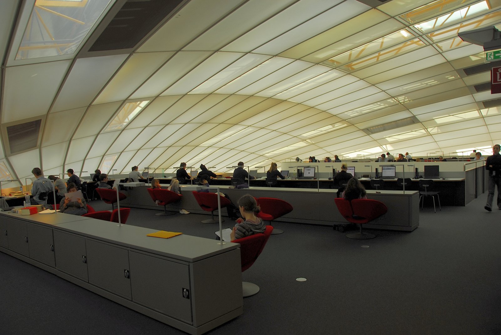 The Philology ಲೈಬ್ರರಿ ಉಚಿತ ವಿಶ್ವವಿದ್ಯಾಲಯ Berlin - Berlin | Secret World Trip Planner