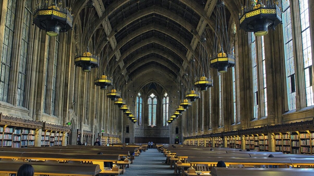 Háskólann í Washington í Seattle : Suzzallo Bókasafn  - Seattle | Secret World Trip Planner