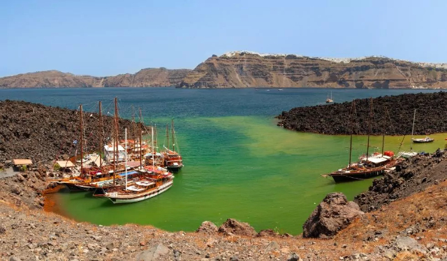 圣托里尼火山游船之旅：火山口中心之旅 - Santorini | Secret World Trip Planner