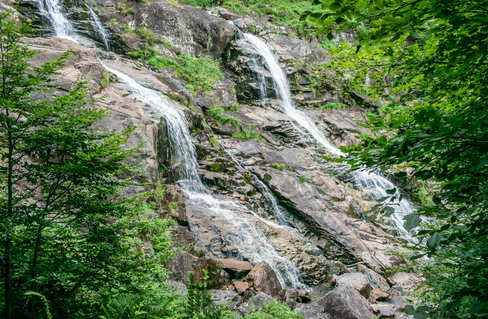 La cascada de Ars en los Pirineos - Aulus-les-Bains | Secret World Trip Planner