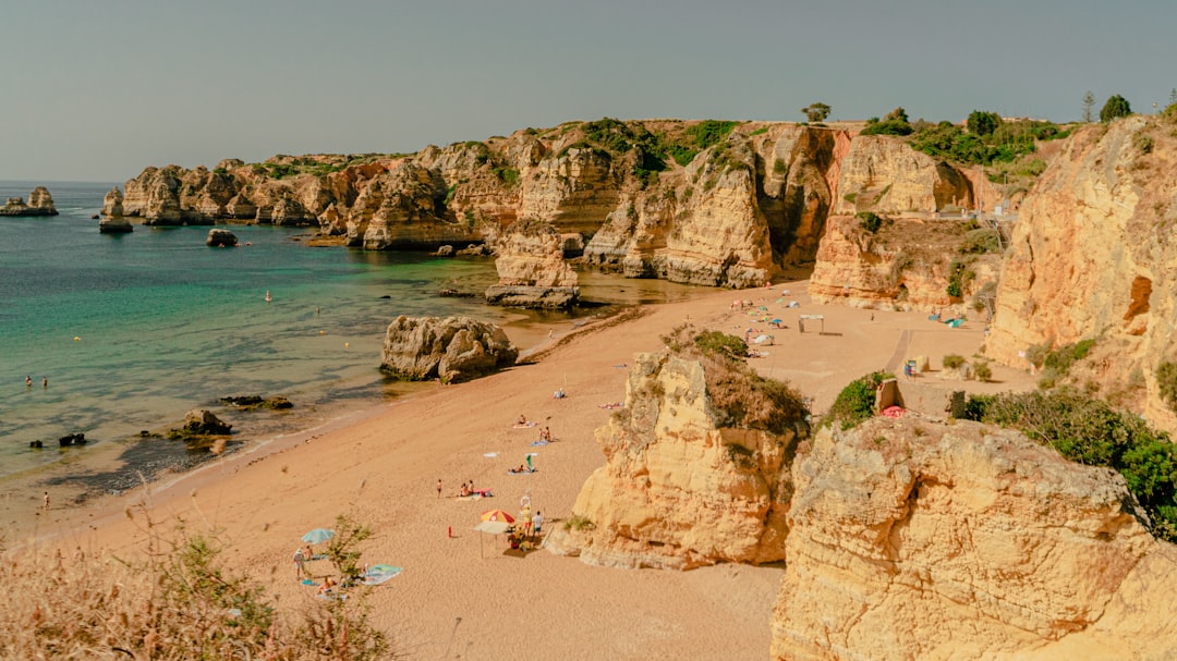 Algarve, paradisua arteko itsaslabarrak eta hondartza hareatsuak - Lagos | Secret World Trip Planner