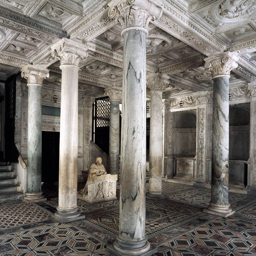 Katedralja e Napolit dhe kisha E Sukorpos  - Napoli | Secret World Trip Planner