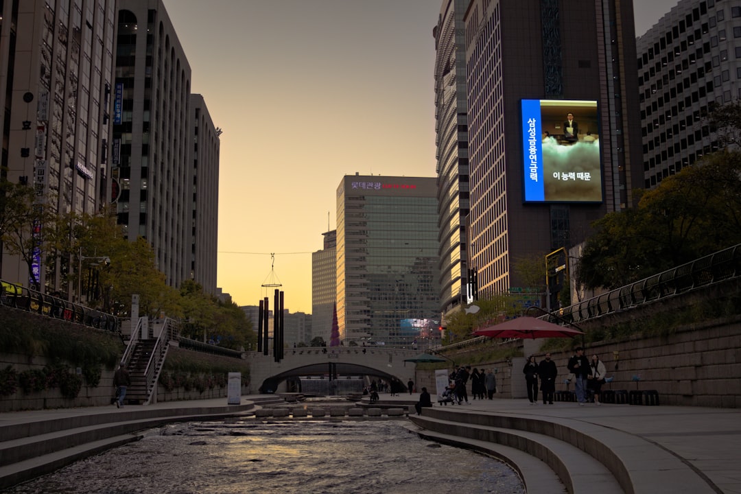 Seoul: Cheonggyecheon Sruth - Jung-gu | Secret World Trip Planner