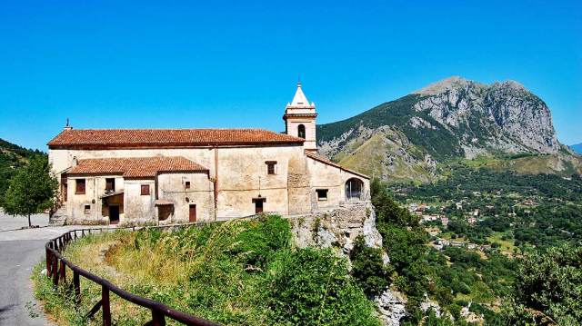 پناهگاه ماریا اس اس. از Pietrasanta - San Giovanni A Piro | Secret World Trip Planner