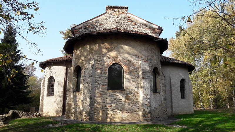 sa labas ng pintuan ng Chiesa di Santa Maria - 1513 | Secret World Trip Planner