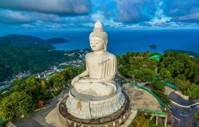 بدھا کا بڑا مجسمہ - Karon | Secret World Trip Planner