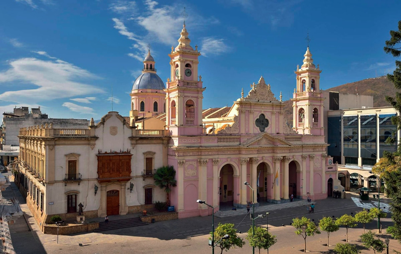 Ružičasta katedrala u Salti