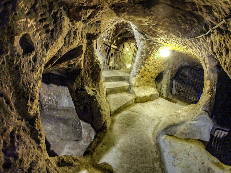 Temné labyrinty Derinkuy