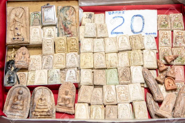 Marché des amulettes - Khet Phra Nakhon | Secret World Trip Planner