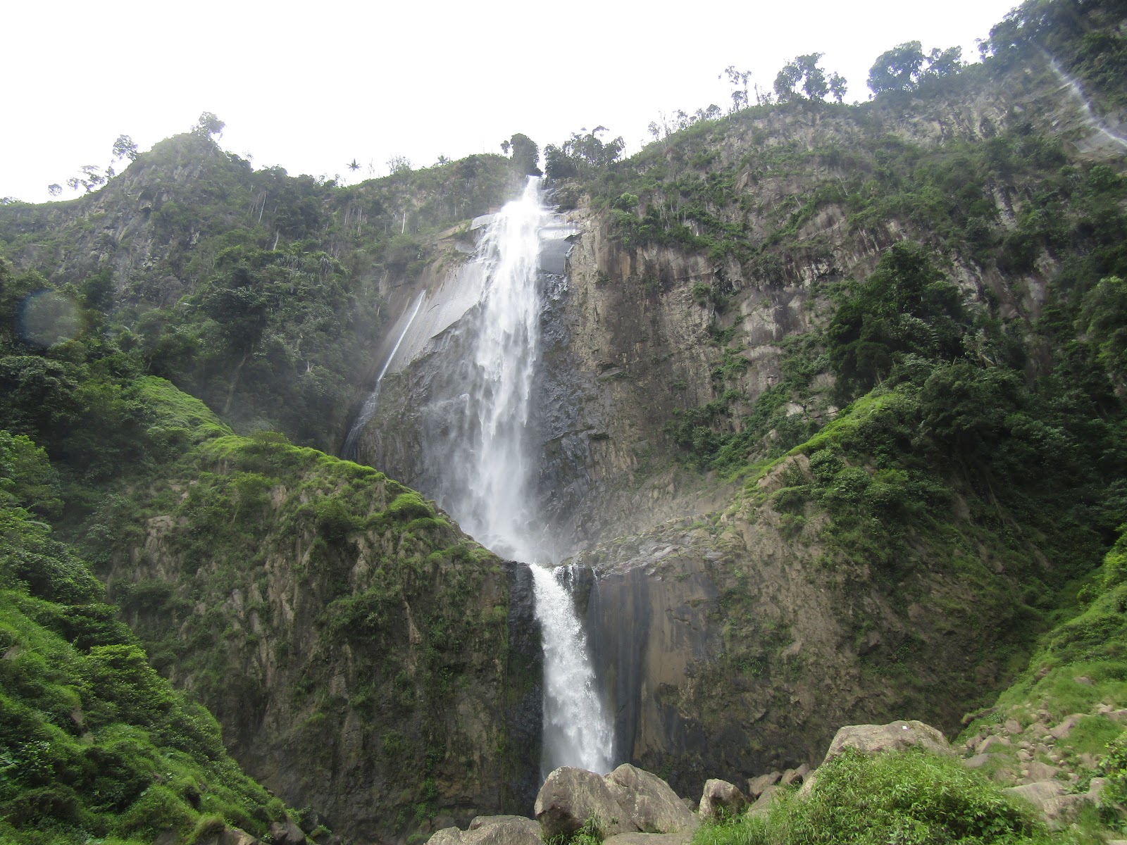 Air Terjun Ponot Sigura Gura Kisaran: Keajaiban Alam Tersembunyi di Sumatra Utara