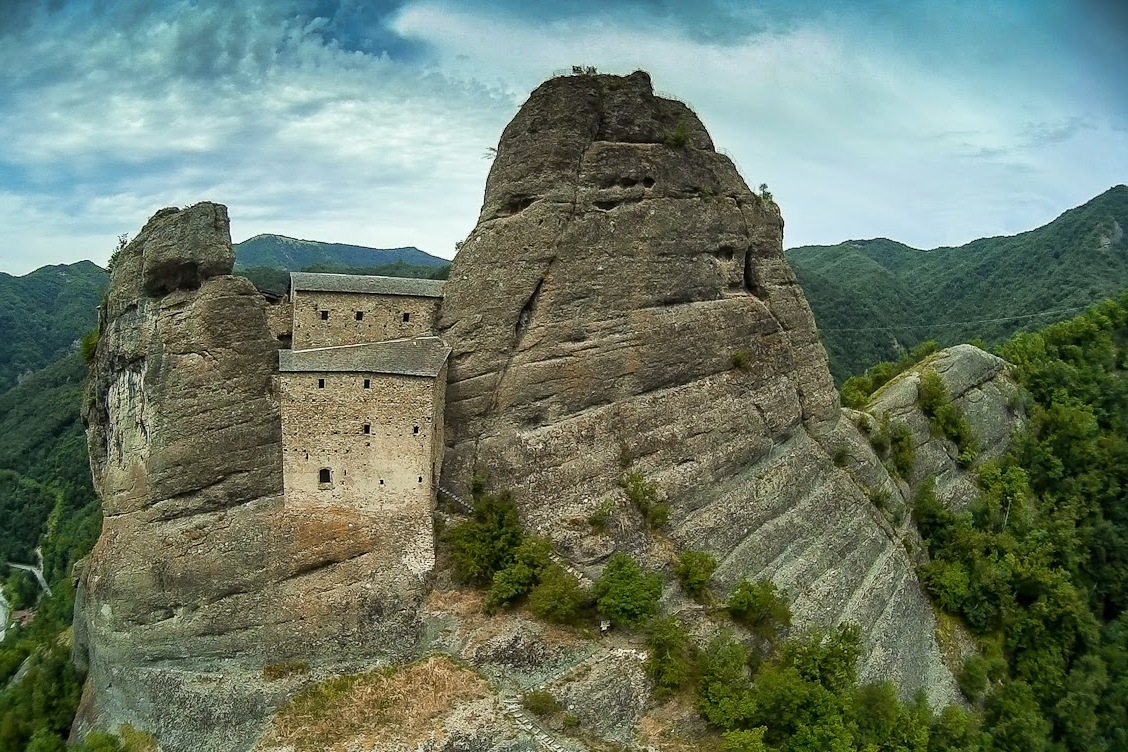 Val Vobia / Castello della Pietra - Vobbia | Secret World Trip Planner