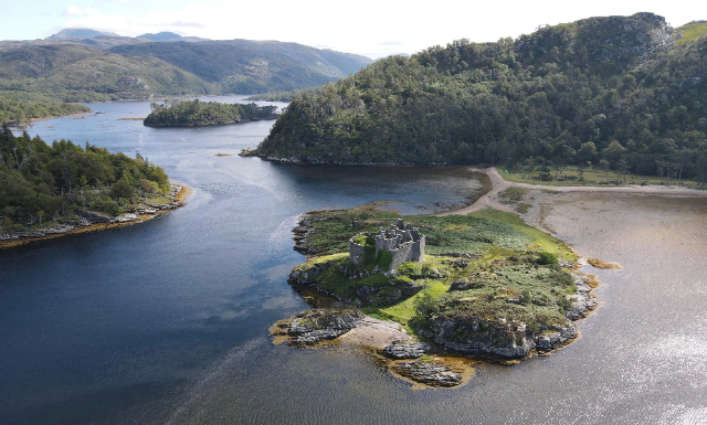 ಕ್ಯಾಸ್ಟೆಲೊ ಡಿ ಥಿಯೋರಾಮ್ - Loch Moidart | Secret World Trip Planner