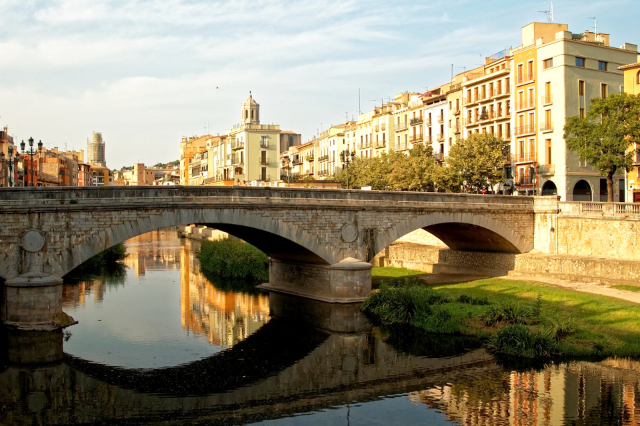Punto di vista sul fiume Onyar - Girona | Secret World Trip Planner