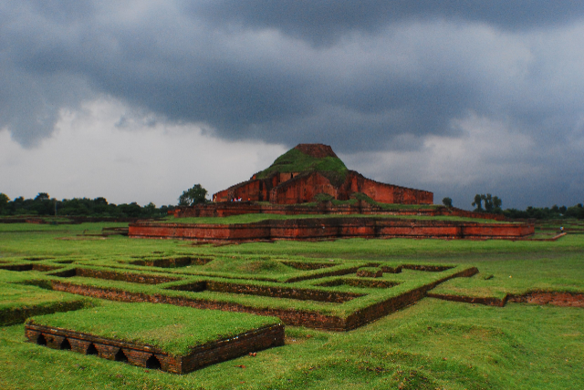 Le rovine del vihara buddista di Paharpur - Paharpoor Museum Building | Secret World Trip Planner