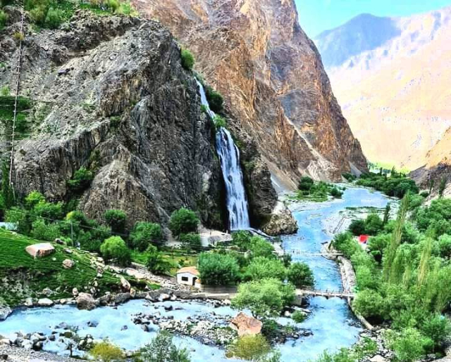 Cascata di Manthokha - Akhonpa Waterfall | Secret World Trip Planner