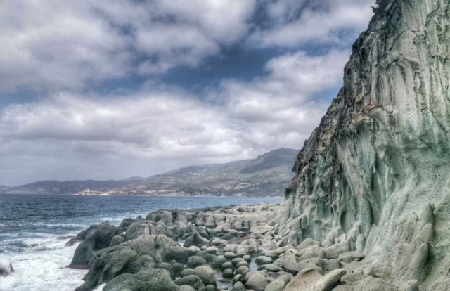 Scogliera di Sos Pupos, - Bosa | Secret World Trip Planner