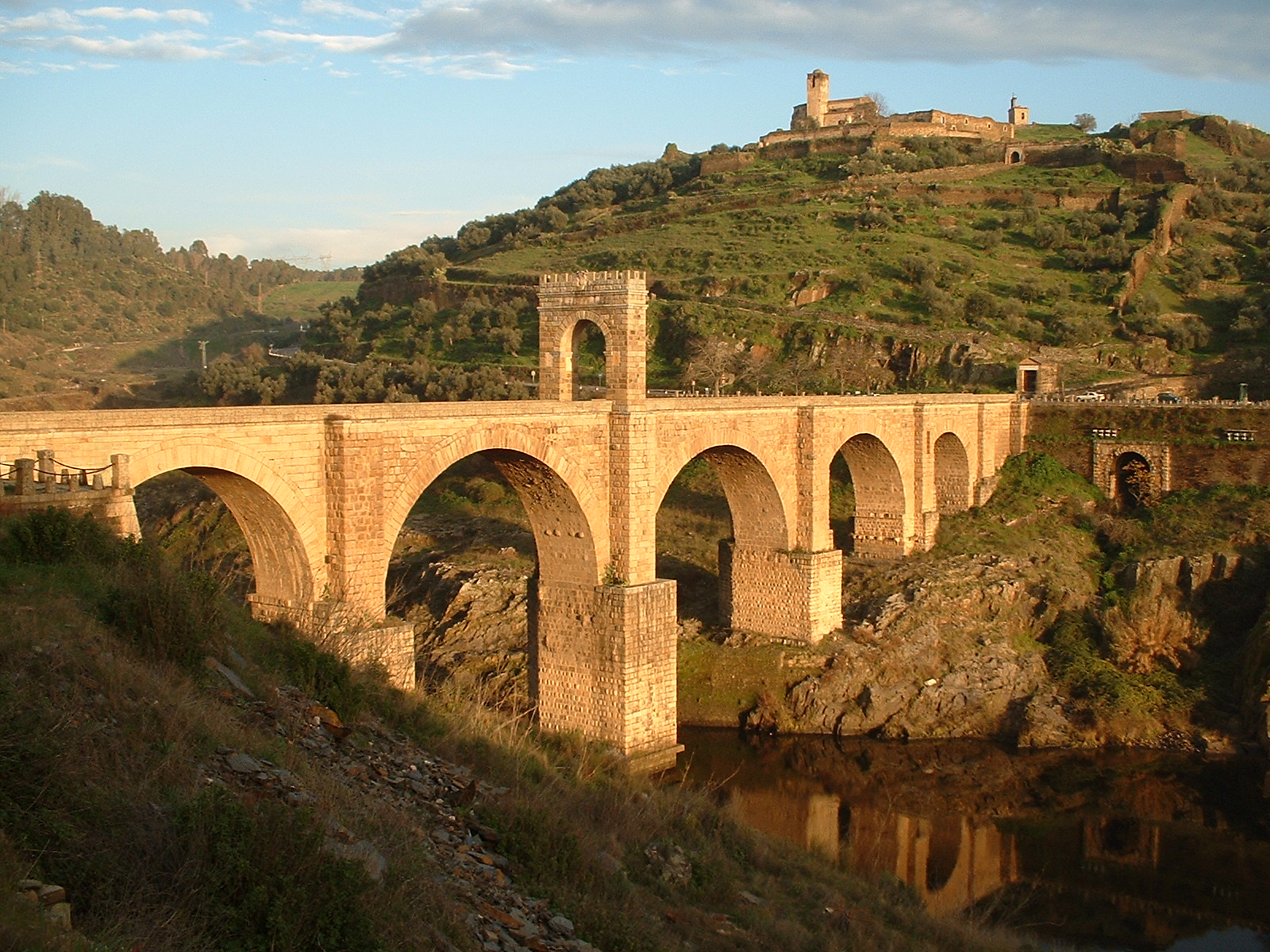 Il ponte di Alcántara è un ponte romano imperiale a Caceres - Alcántara | Secret World Trip Planner