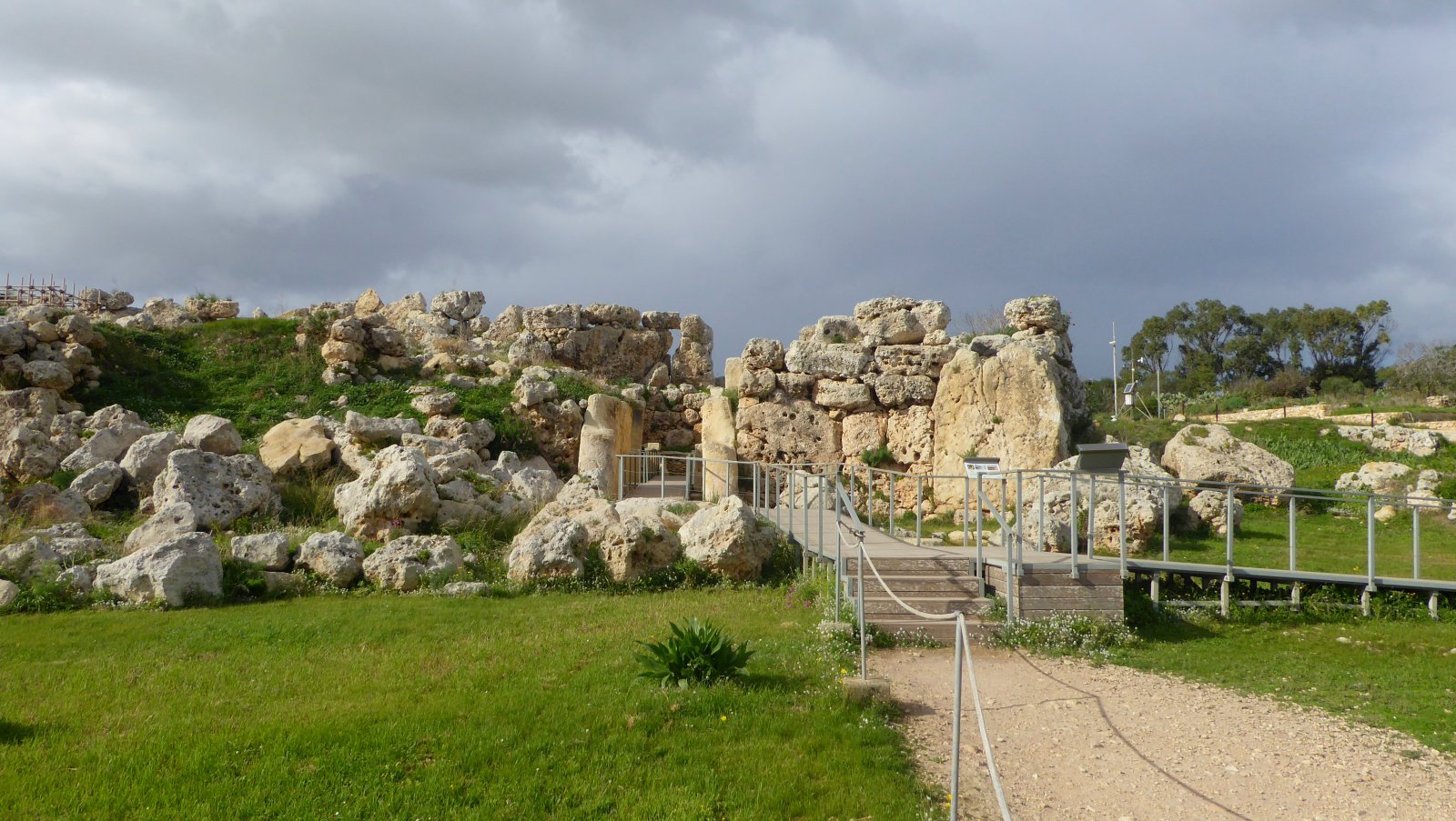 Chrámy Ġgantija: druhý nejstarší chrám na světě - Ix-Xag?ra | Secret World Trip Planner