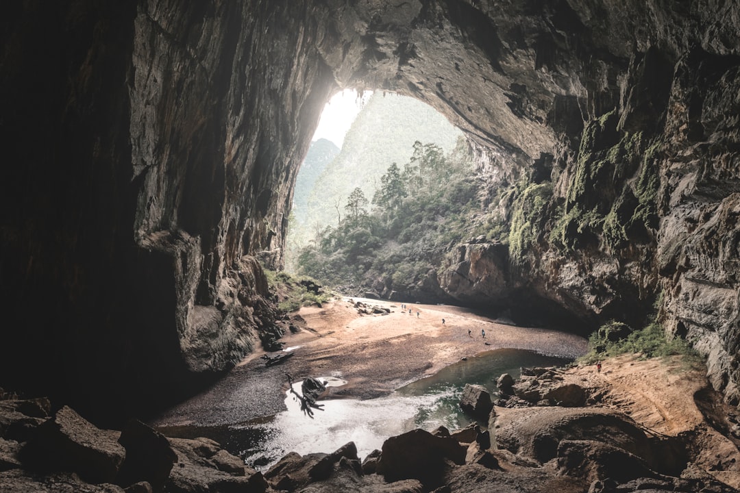 Vietnam / Son Doong Cave: největší jeskyně na světě - B? Tr?ch | Secret World Trip Planner