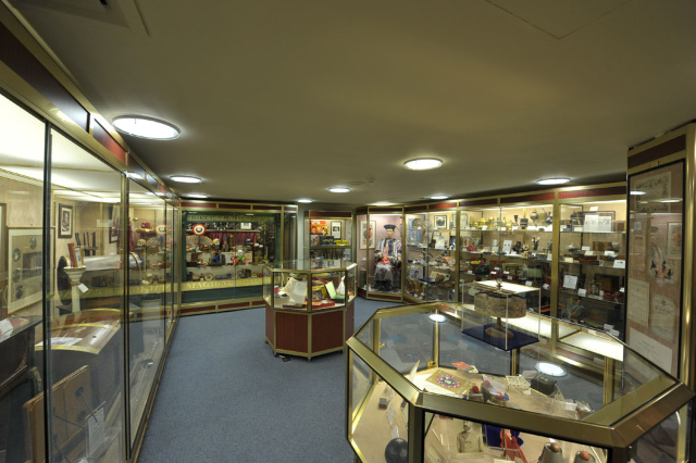 Muzeum Magicznego Kręgu - 12 Stephenson Way | Secret World Trip Planner