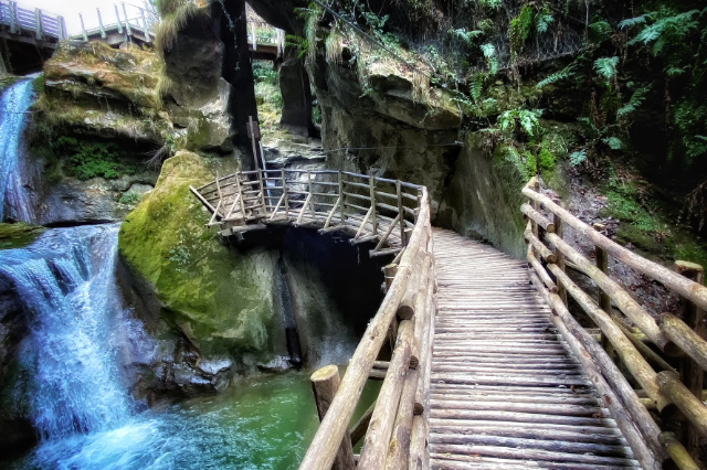 Uaimheanna Caglieron - Via Grotte del Caglieron | Secret World Trip Planner