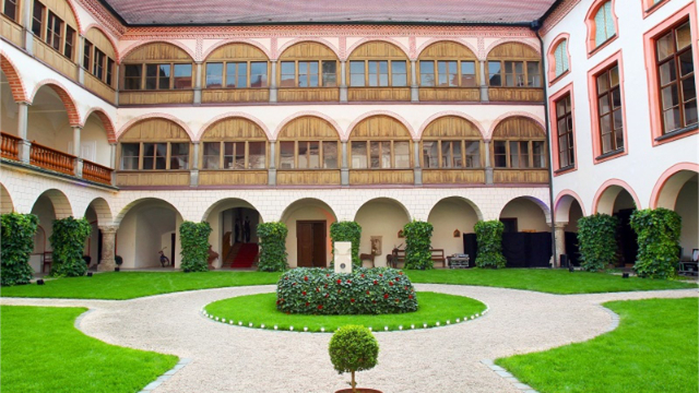 Schloss Tüßling တွင် ခရစ္စမတ် - Tüßling | Secret World Trip Planner