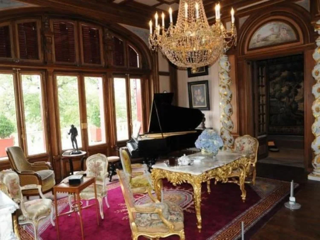 Museum Louis Mantin - Moulins | Secret World Trip Planner