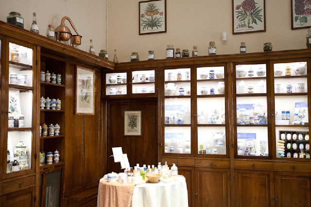 Cógaisíocht Luibhe Ársa Sant'Anna - Genova | Secret World Trip Planner