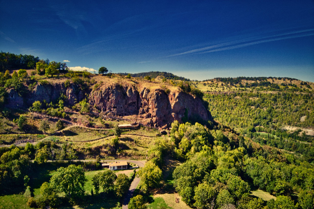 જોનાસ ગુફાઓ - Saint-Pierre-Colamine | Secret World Trip Planner