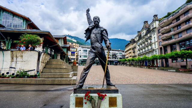 Tượng Freddie Mercury - Montreux | Secret World Trip Planner